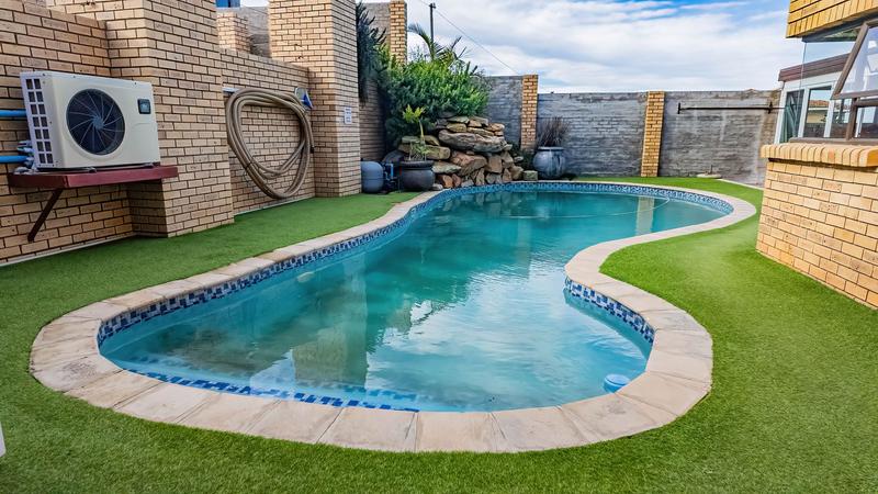 6 Bedroom Property for Sale in Dana Bay Western Cape